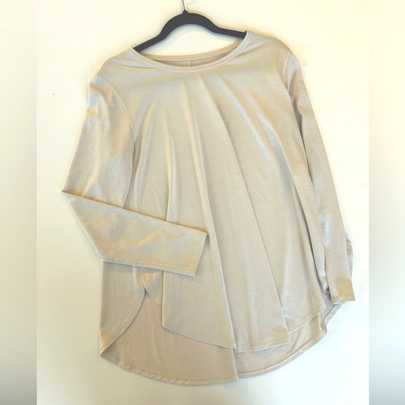 Lululemon Cream/Off-White Bum-Covering Long Sleeve - Medium - Picture 2 of 4